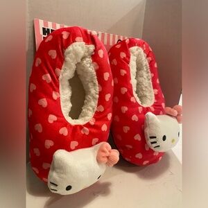 Hello Kitty Red Heart Plush Women’s Footie Slippers with Pink Bow M/L NWT